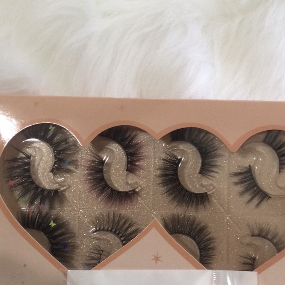 False eyelashes